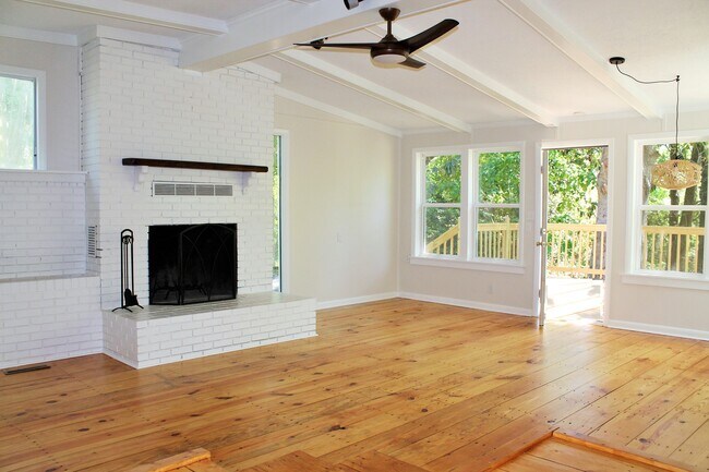 Building Photo - 275 Piney Ln