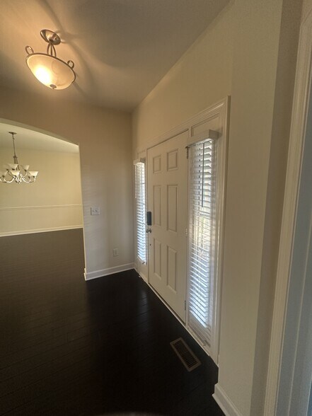 Building Photo - 402 Valley Spring Dr