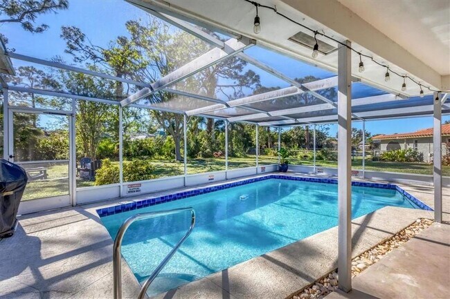 Building Photo - 2410 Cass St