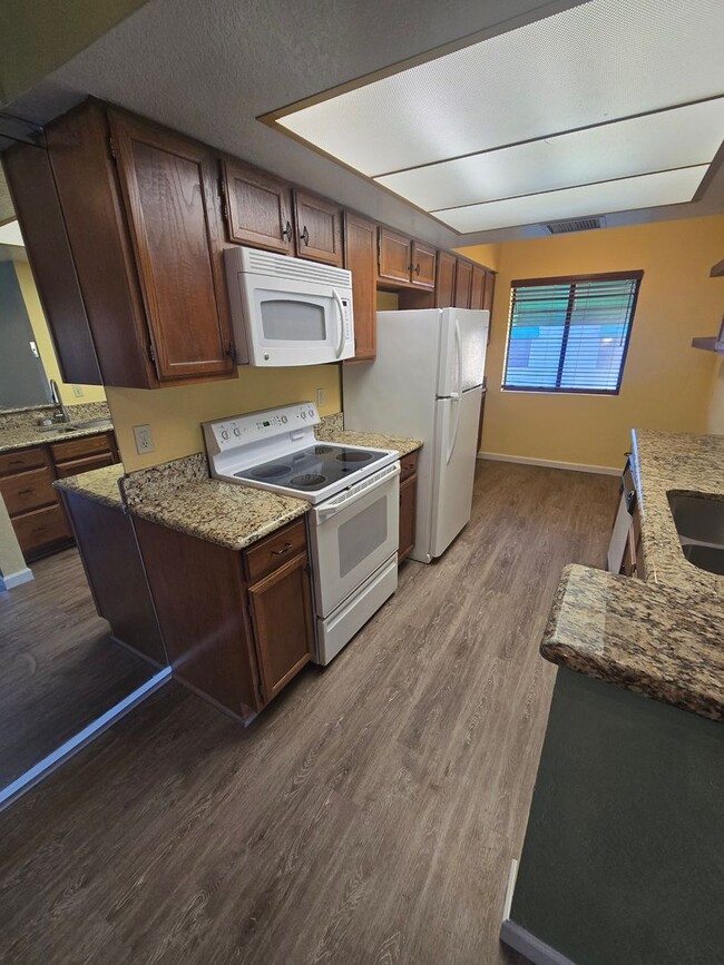 Building Photo - Beautiful 2 bedroom, 2 bath Condo available