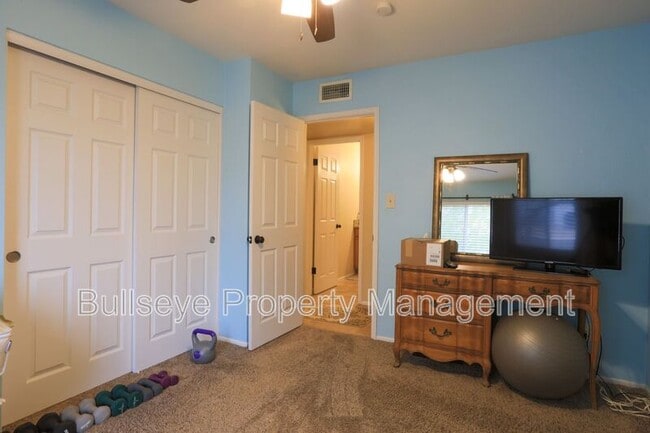 Building Photo - 2845 E Sierra St