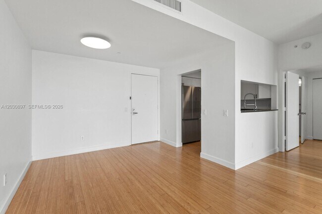 Building Photo - 2475 Brickell Ave