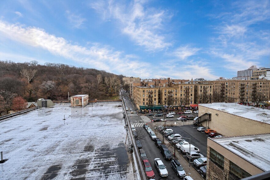 Building Photo - 1803 Riverside Dr