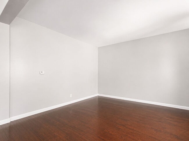 Building Photo - 227 E Northwood Ave