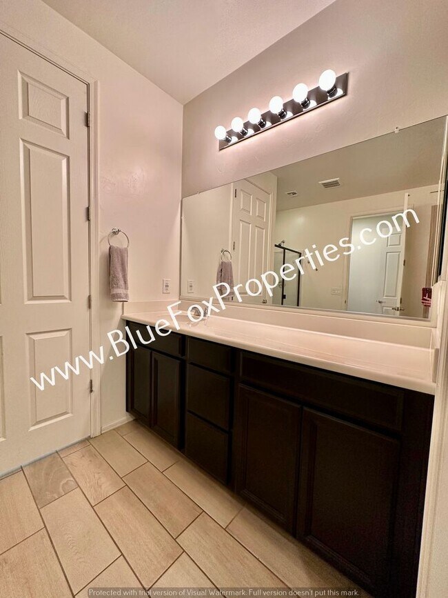 Building Photo - 4496 S Saginaw Hill Dr