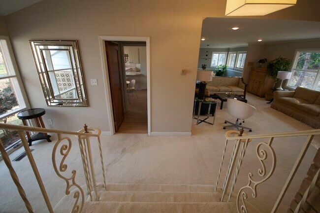 Building Photo - 5755 Doncaster Dr