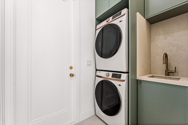 Building Photo - 5890 NW 39th Ave