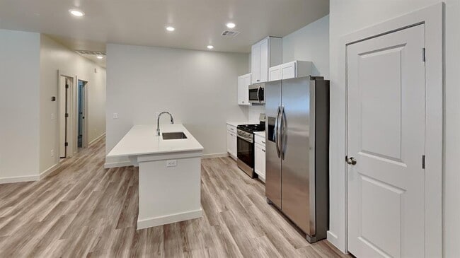 Building Photo - 3801 N Divis Ave