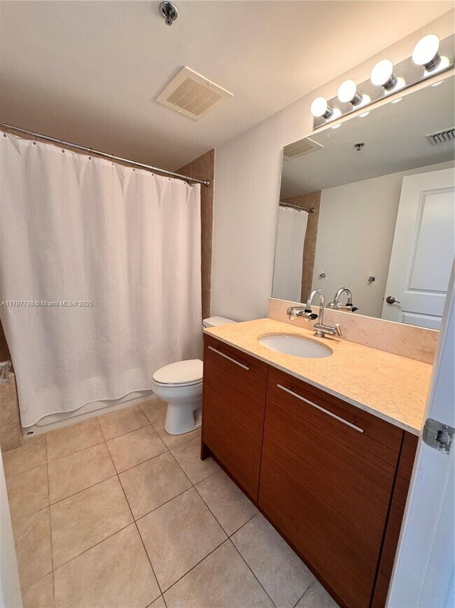 Building Photo - 2681 N Flamingo Rd