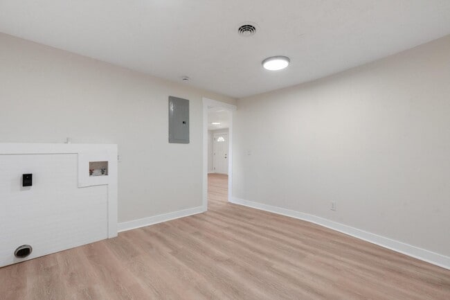 Building Photo - 4999 Packard Dr