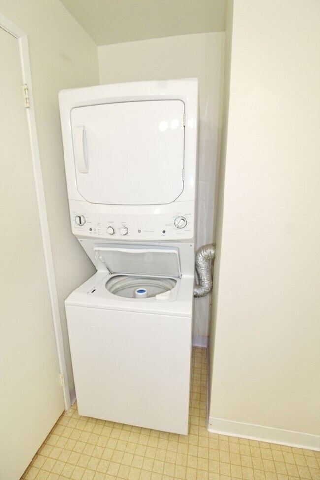 Building Photo - Unfurnished 2 bed/ 1.5 bath Kihei Villages
