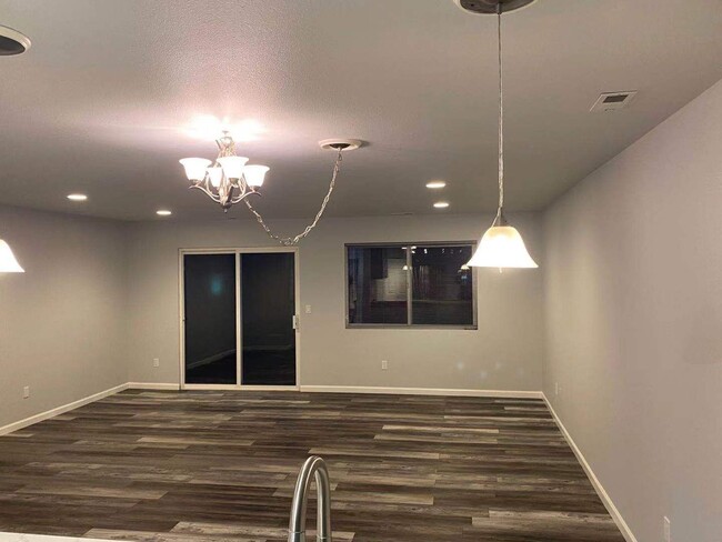 Building Photo - CLICK "REQUEST A TOUR" NOW!