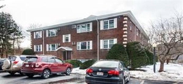 Building Photo - 126 Parker St