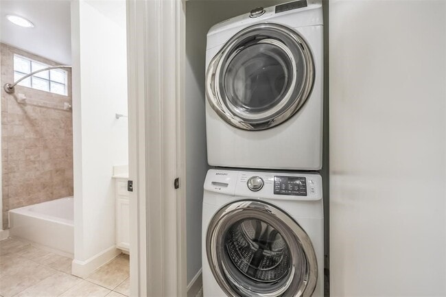 Building Photo - 7650 Springhill St