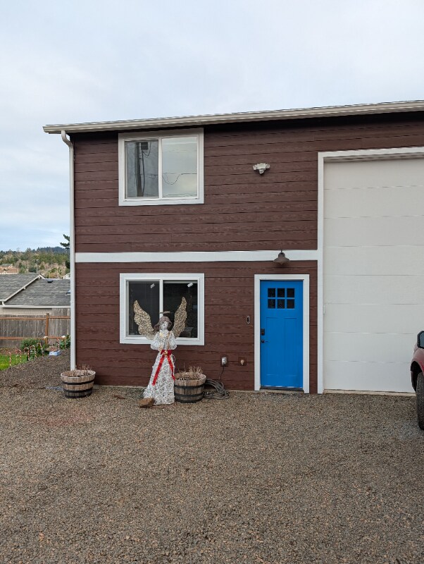 Building Photo - 3663 NE East Devils Lake Rd