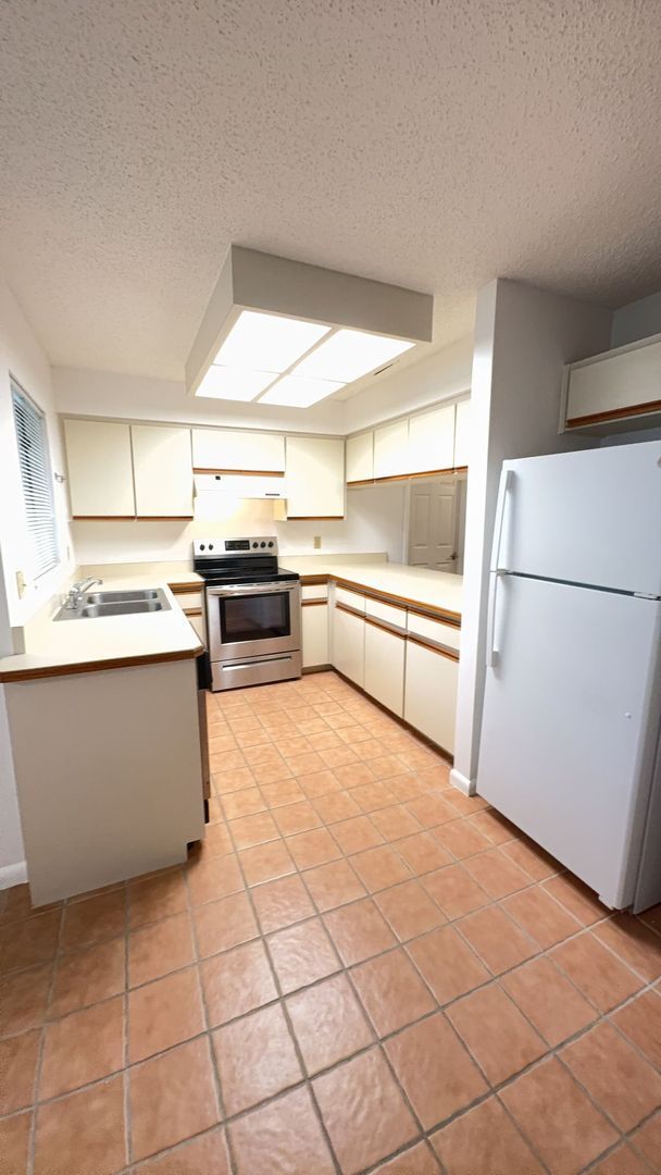 Building Photo - This amazing home located in the S Section of Palm Coast