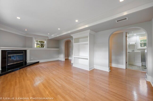 Building Photo - 541 Cypress Dr