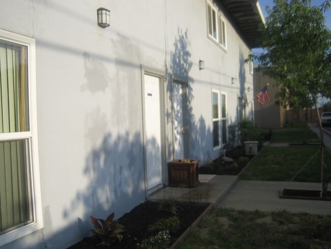 Building Photo - 2131 E Pacheco Blvd