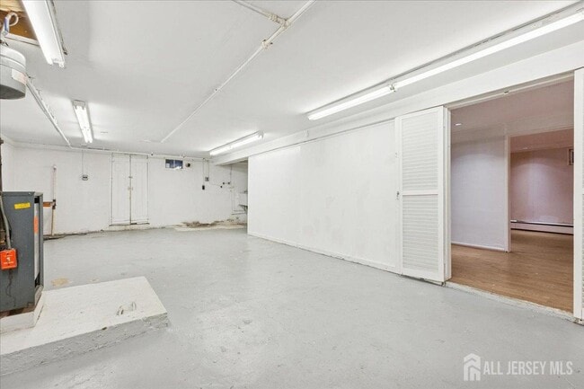 Building Photo - 37 Ireland Ave