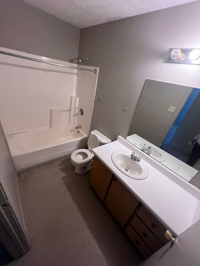 Building Photo - Monthly Paid Rent