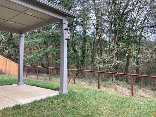 Building Photo - Newer Home In North Albany! Nealy 2500 sq ...