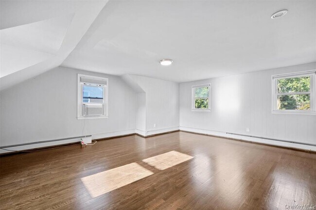 Building Photo - 228 Oakwood Rd