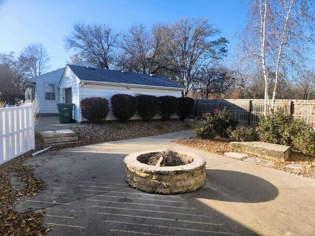 Building Photo - 1276 NE 52nd Ave