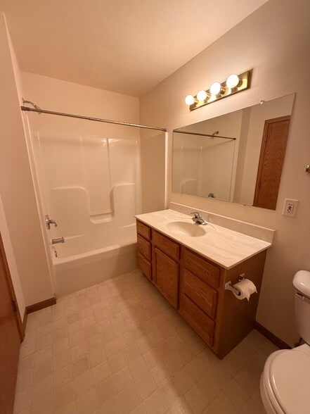 Building Photo - 3006 Selkirk Dr