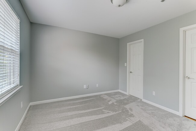 Building Photo - 501 Olmsted Park Pl