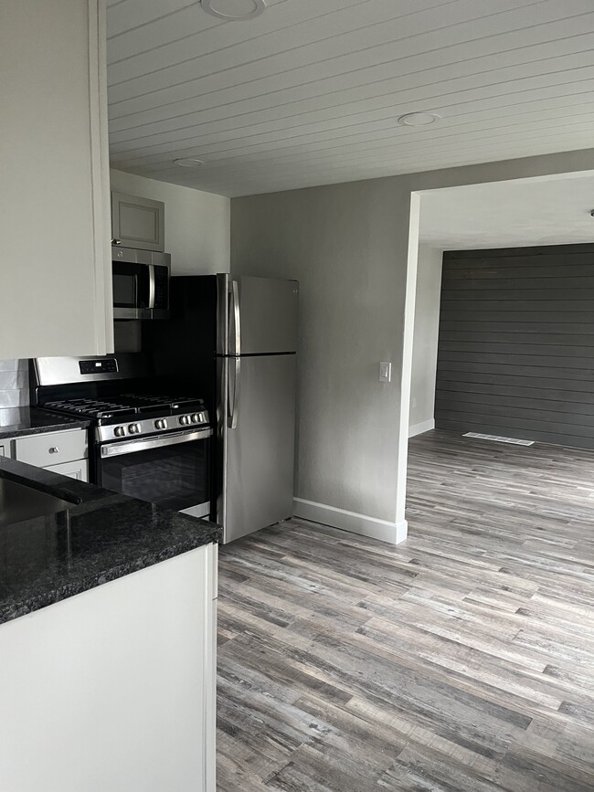 Building Photo - 20 Saint Charles St