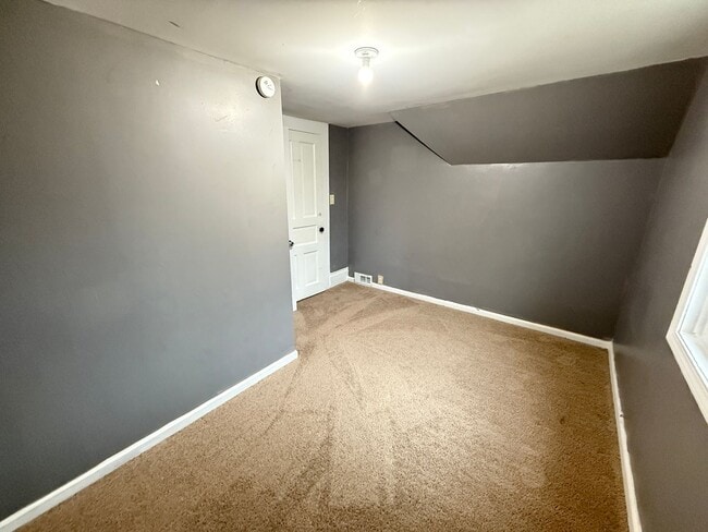 Building Photo - Single-Family Home Close to Henry Ford Hos...