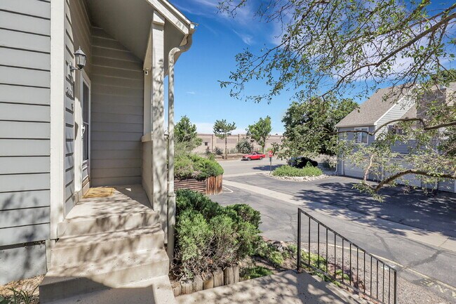 Building Photo - $2,400 - 3 Bed, 2.5 Bath Townhome with Fin...