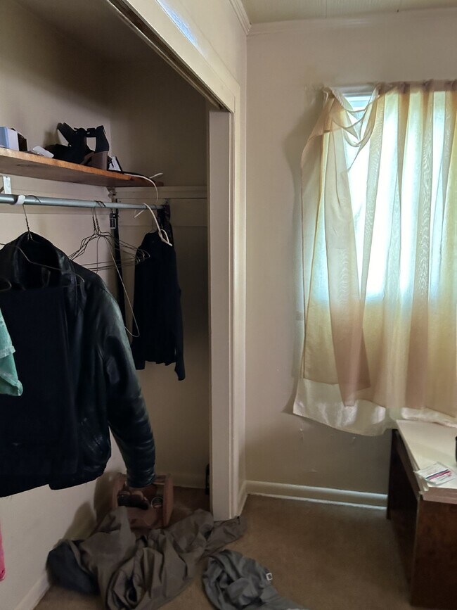 Building Photo - Welcome Home to Your Charming 2-Bedroom Ap...