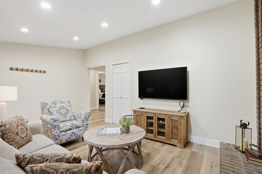 Building Photo - 3588 Bengal Blvd