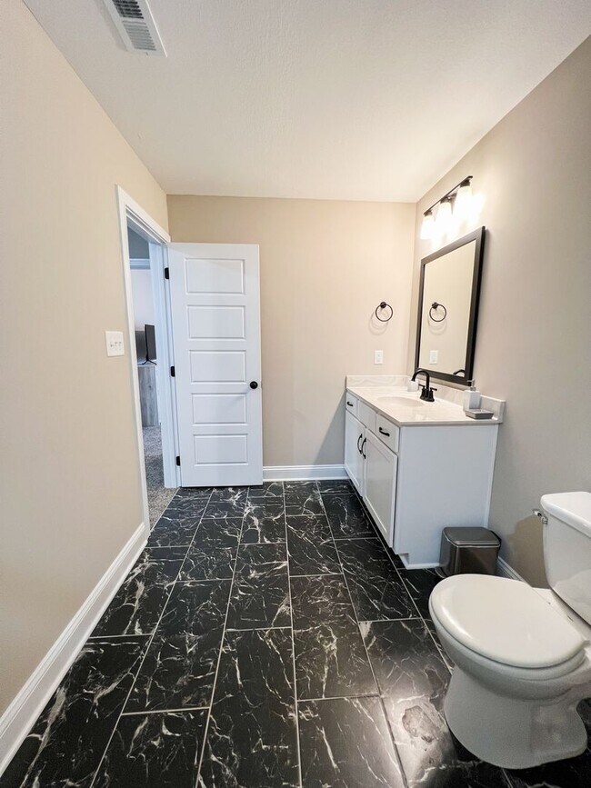 Building Photo - Move-In Specials Available! Beautiful Sing...