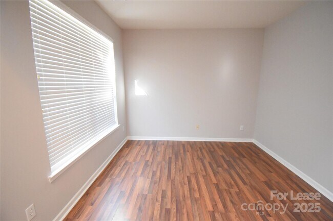 Building Photo - 6827 Braddock Ln