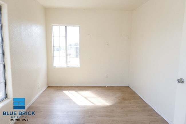 Building Photo - 1401 W 53rd St