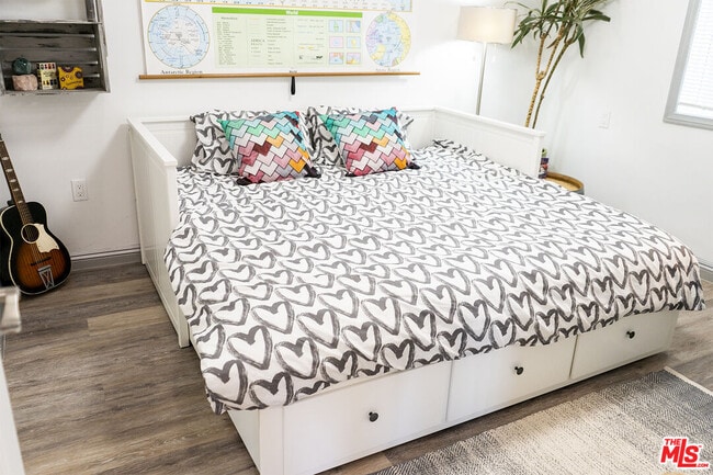 Building Photo - 348 Laveta Terrace