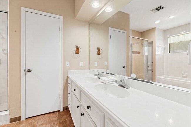 Building Photo - 2839 Hemingway Dr