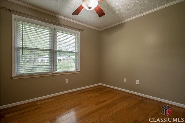 Building Photo - 1500 Crooked Creek Rd