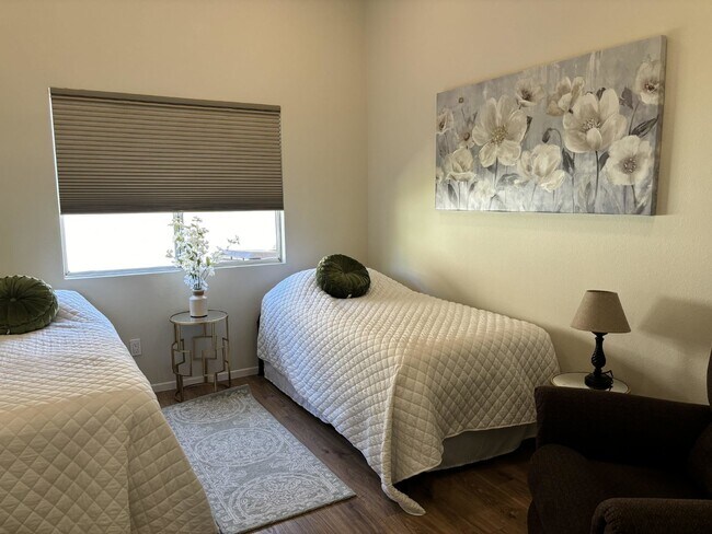 Building Photo - Furnished or Not! Gated, 3 Bedrooms, pool/spa