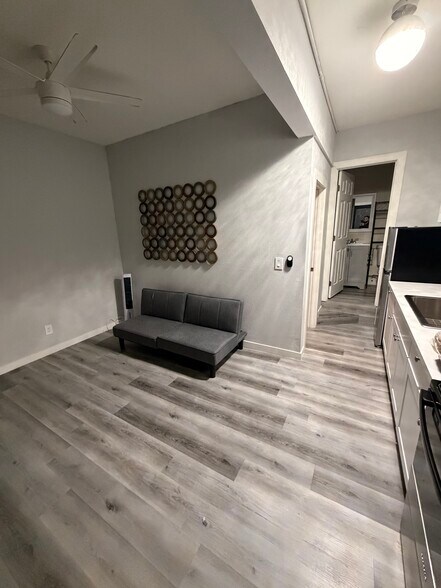 Building Photo - 2342 Hummingbird St