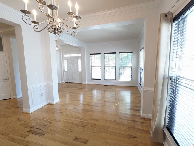 Building Photo - Impeccably maintained SFH in Clarksburg re...