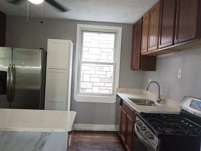 Building Photo - 1268 W 71st St