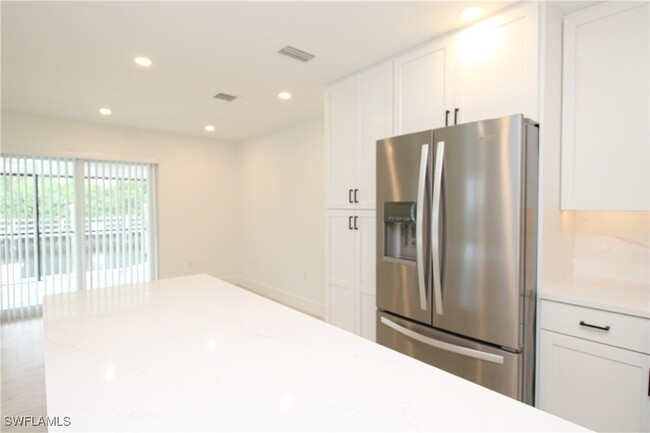 Building Photo - 1435 Curlew Ave