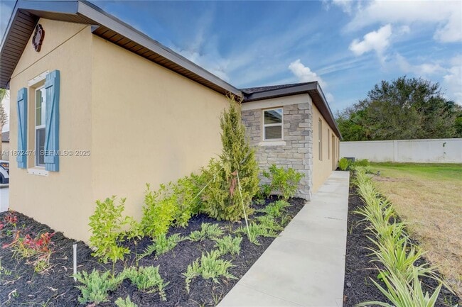 Building Photo - 1734 Party Pl