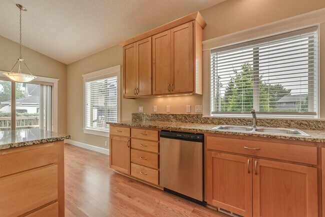 Building Photo - 376 Forest Pl