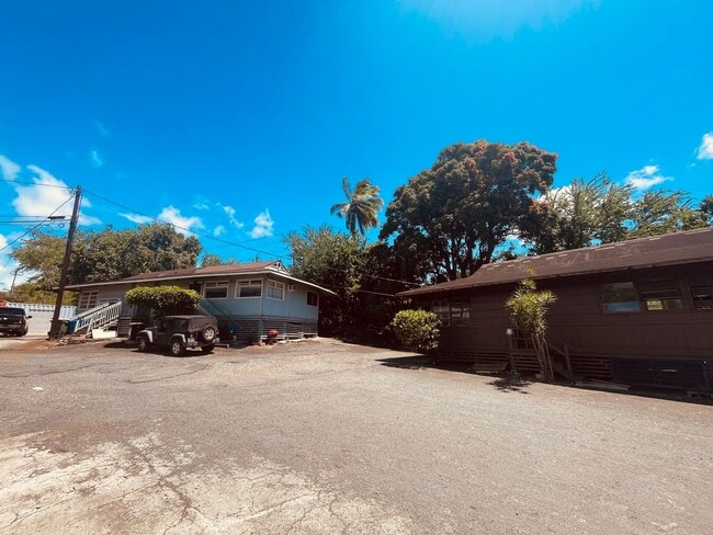 Building Photo - Beautifully Renovated Duplex in Prime Aiea...