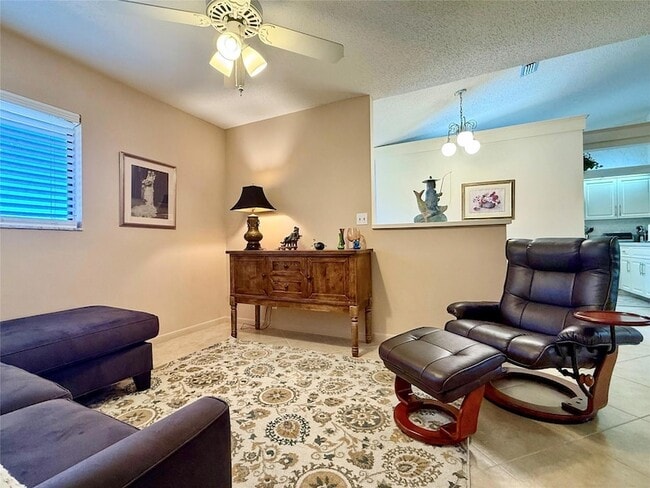 Building Photo - 10771 Palm Lake Ave