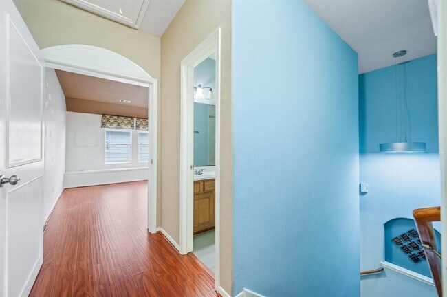 Building Photo - 8911 Cedar Mound Ln